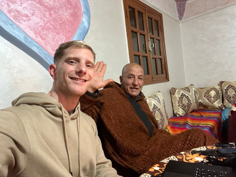 乌利吉酒店主图