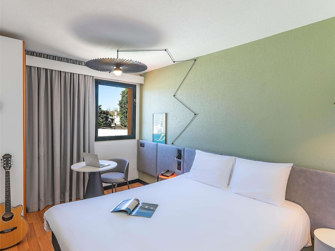 宜必思埃武拉酒店主图