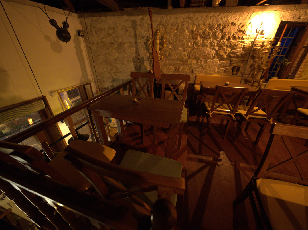 Mahzen Ayvalık Şarap Evi