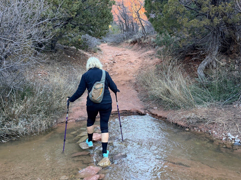 Kanarra Falls-Kanarraville必去景点