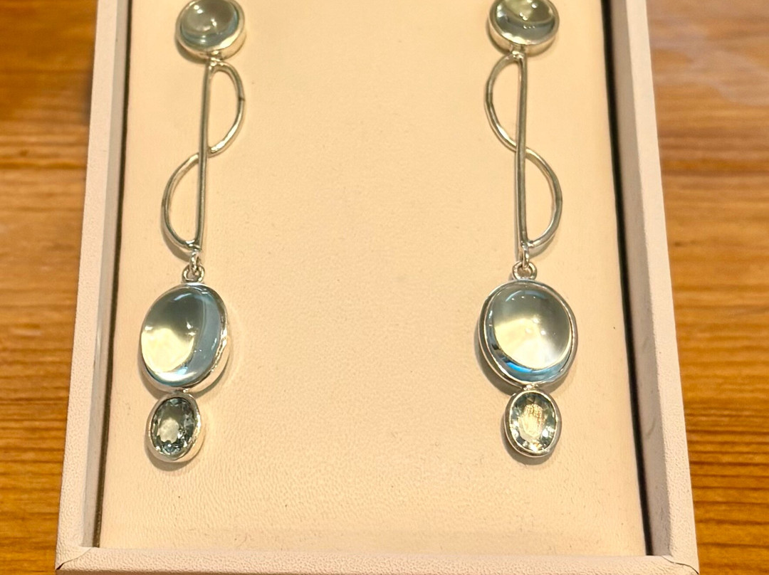 Sithma Gems & Jewellery-乌纳瓦图纳必去景点