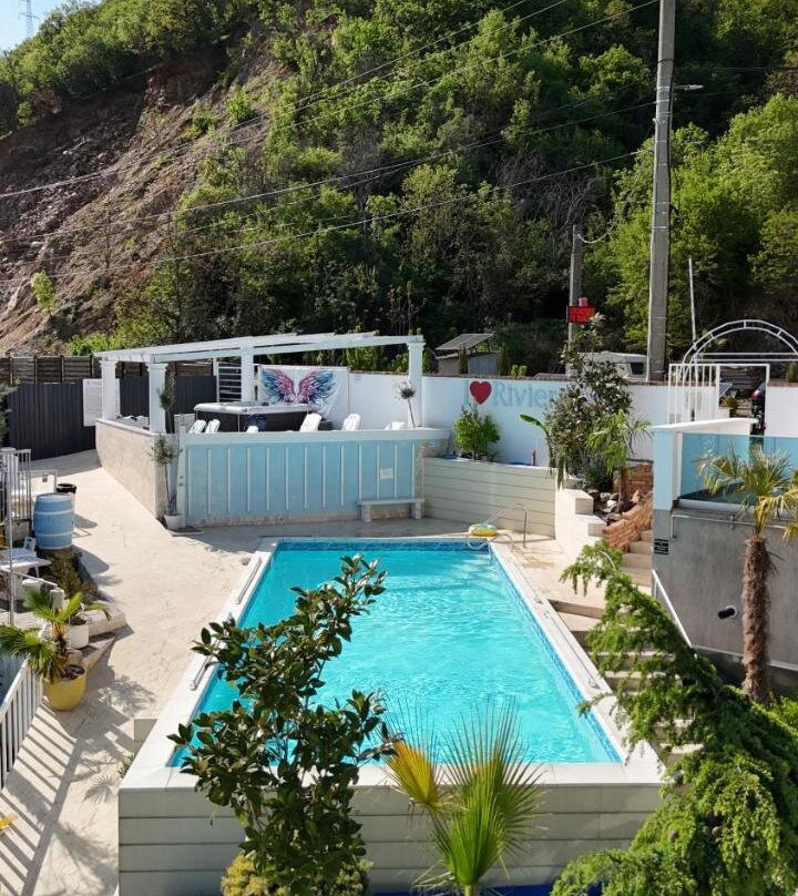 Riviera 990 - Resort & Restaurant