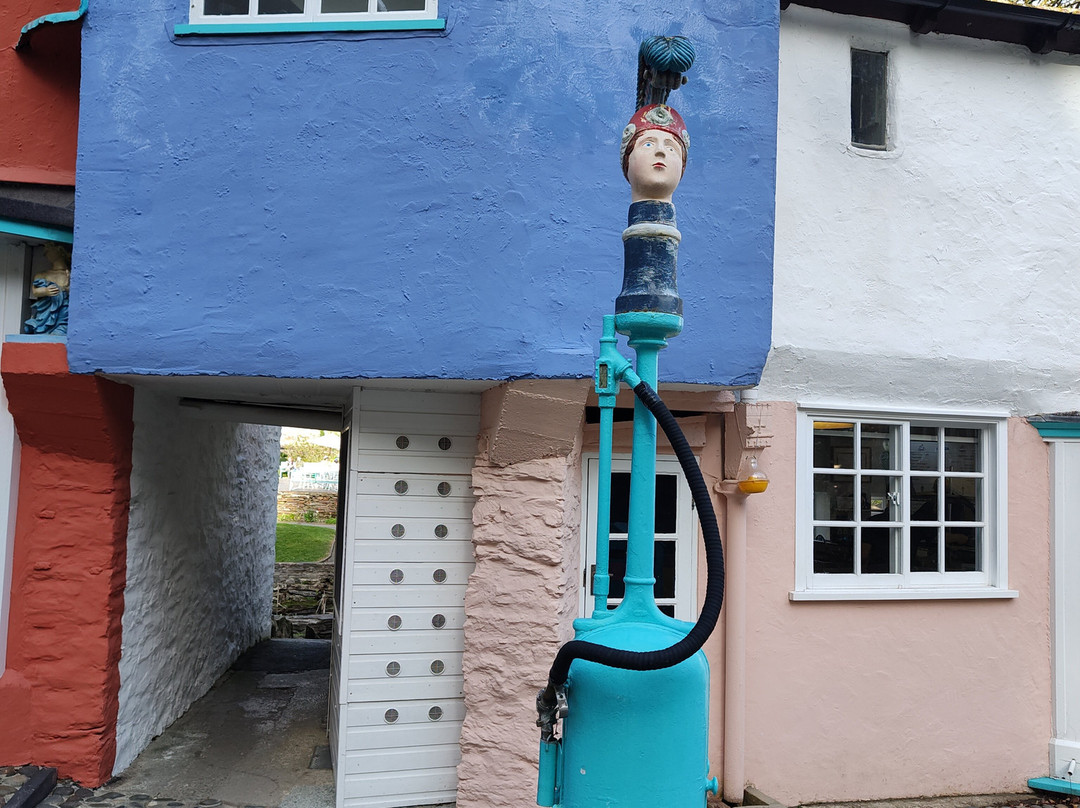 梅里昂港村与德多拉斯城堡酒店主图