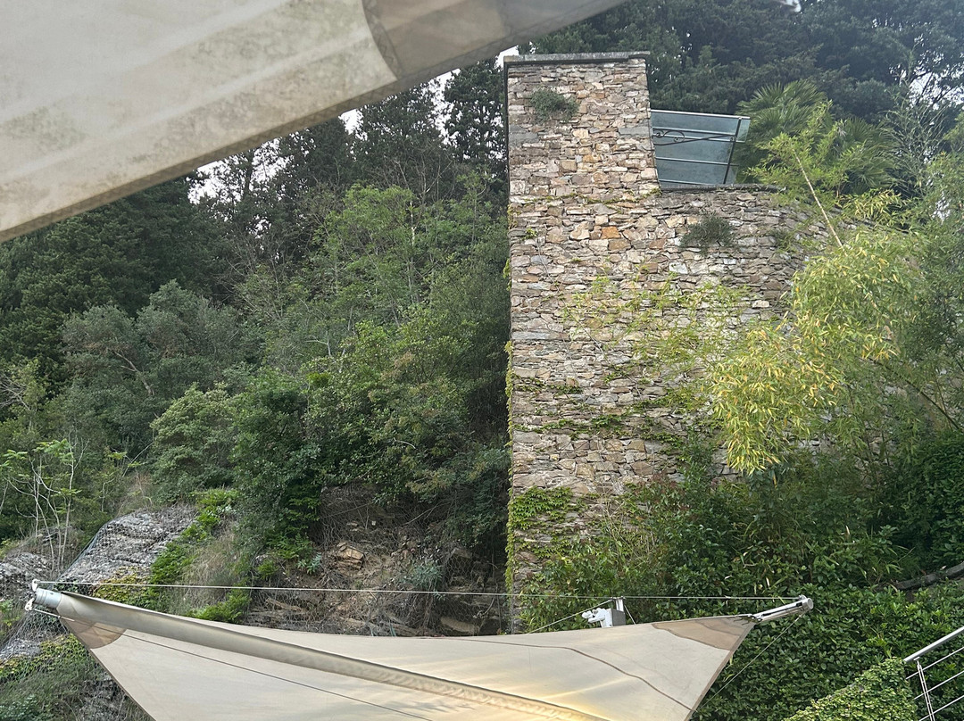 伊登岩石度假酒店主图