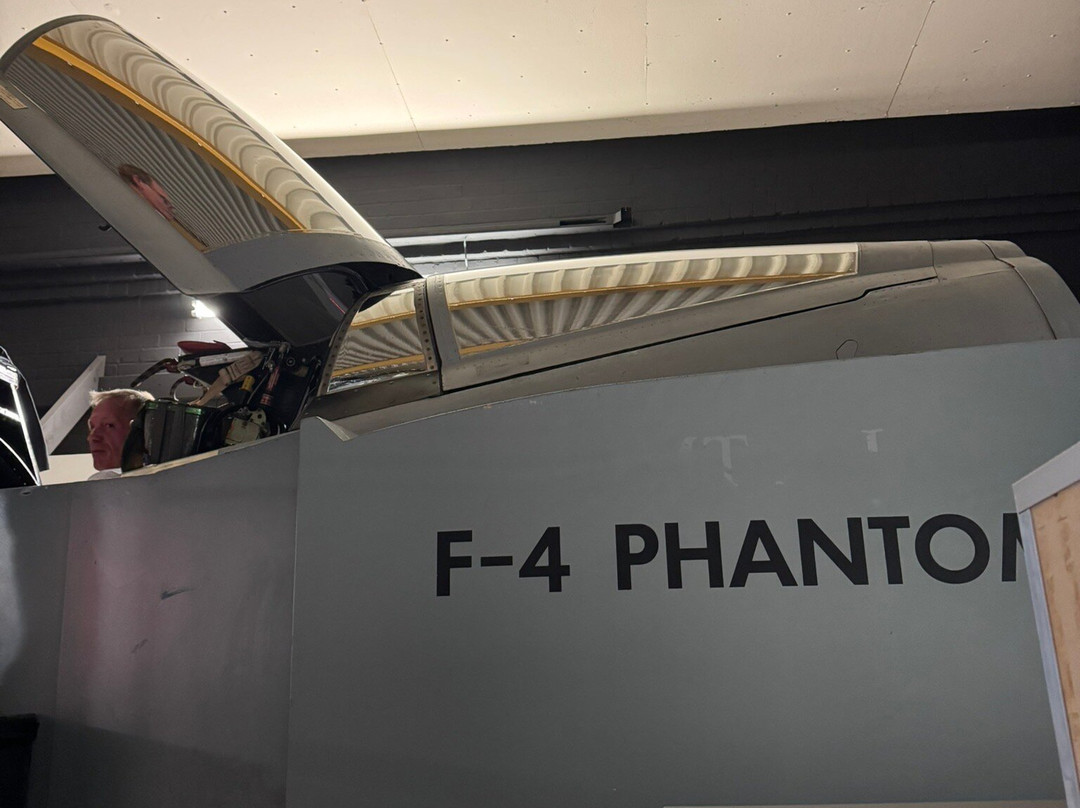 Aerospace Experience Flight Simulators-彼得伯勒必去景点