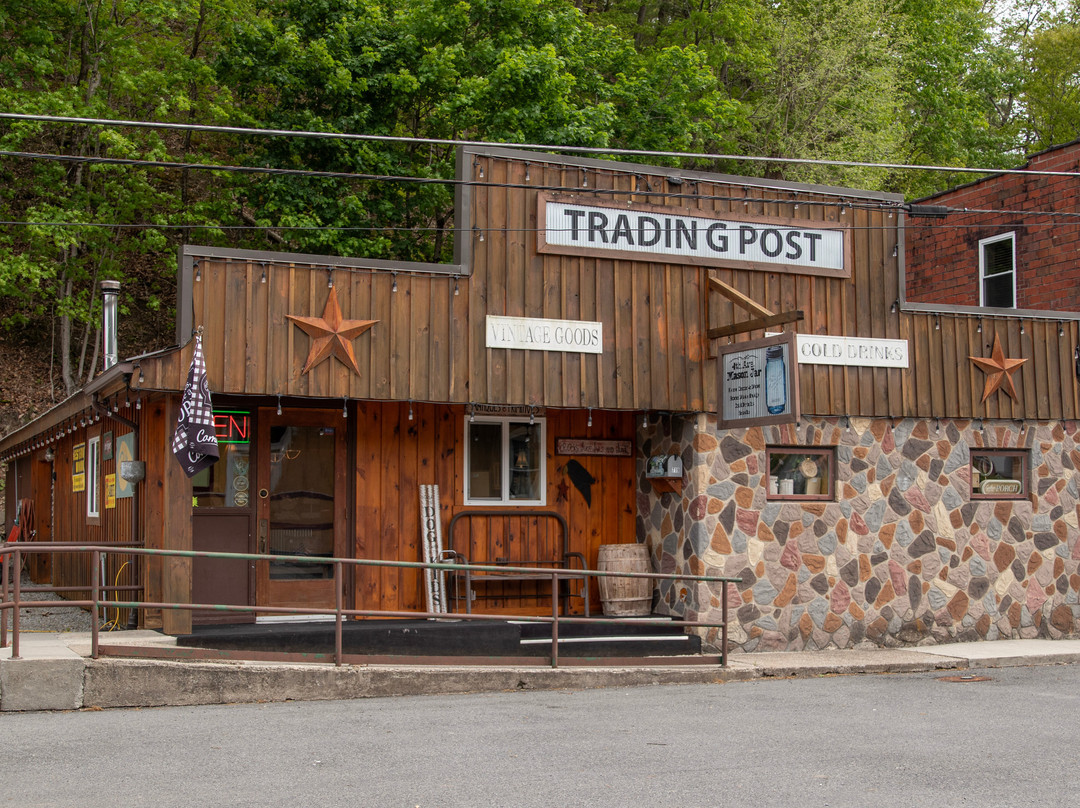 4th Ave Mason Jar Trading Post-Marlinton必去景点