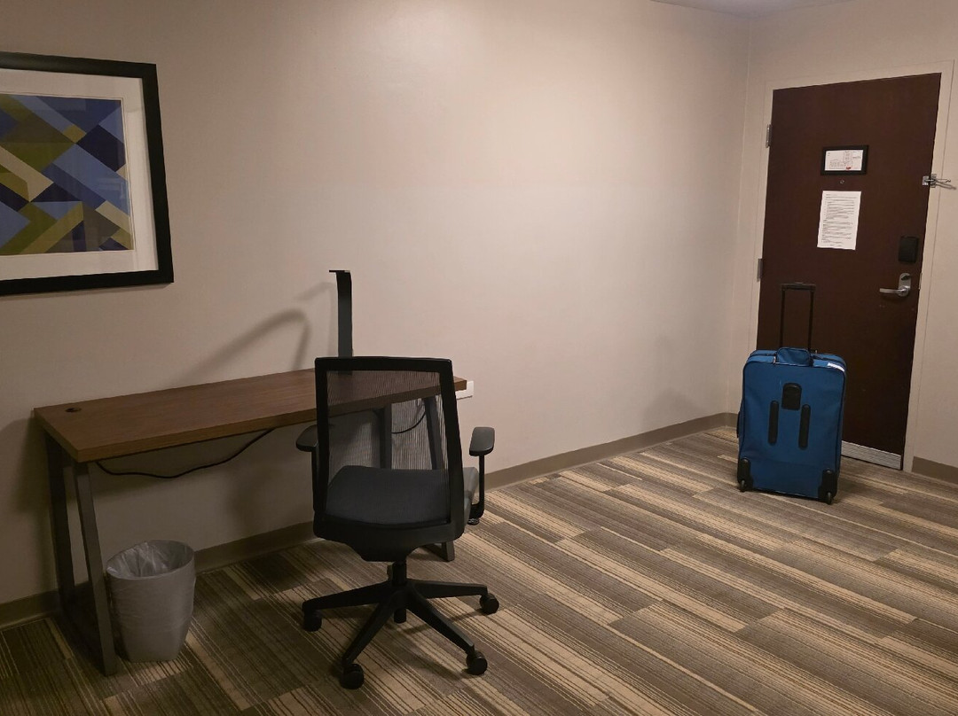 Holiday Inn Express & Suites TRINCITY特立尼达机场主图