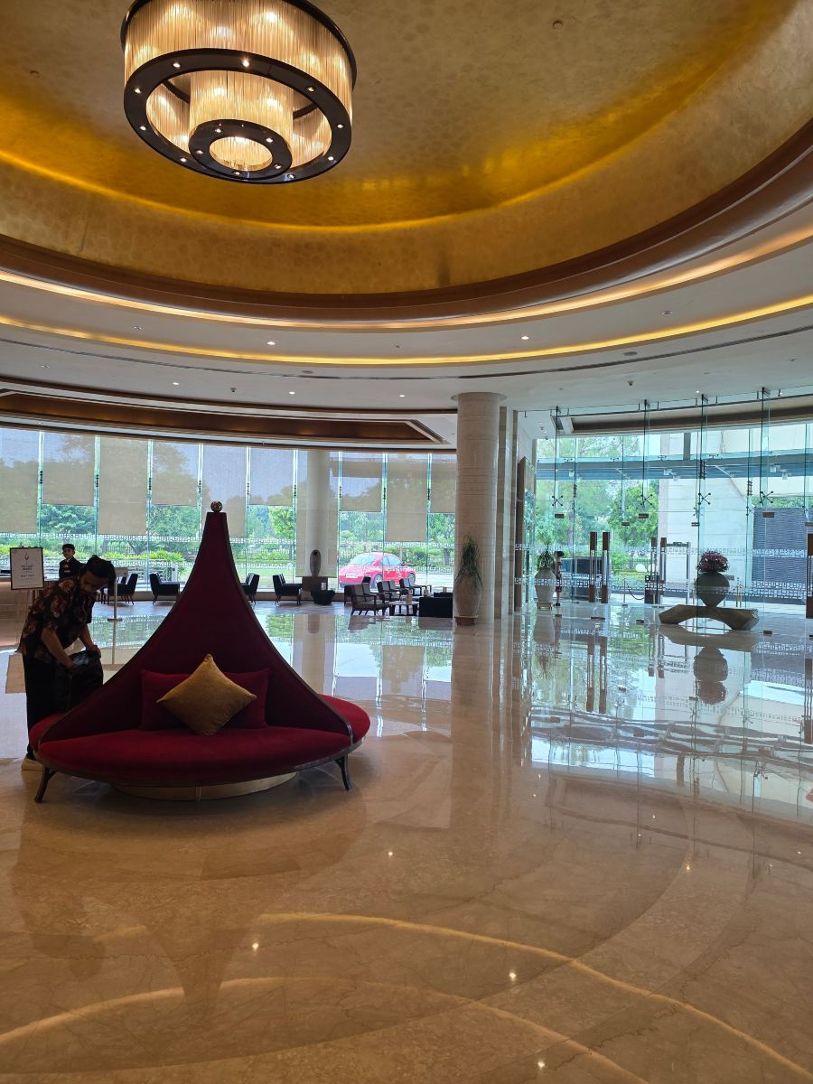 拉利特昌迪格酒店-旅行者