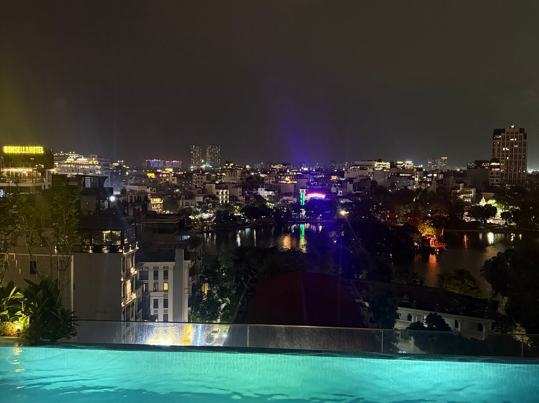 东方翡翠酒店主图