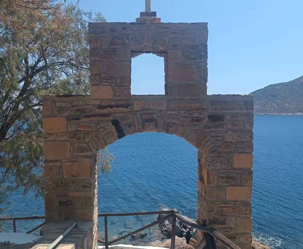 Panagia Kavouradena-Xirokampos必去景点