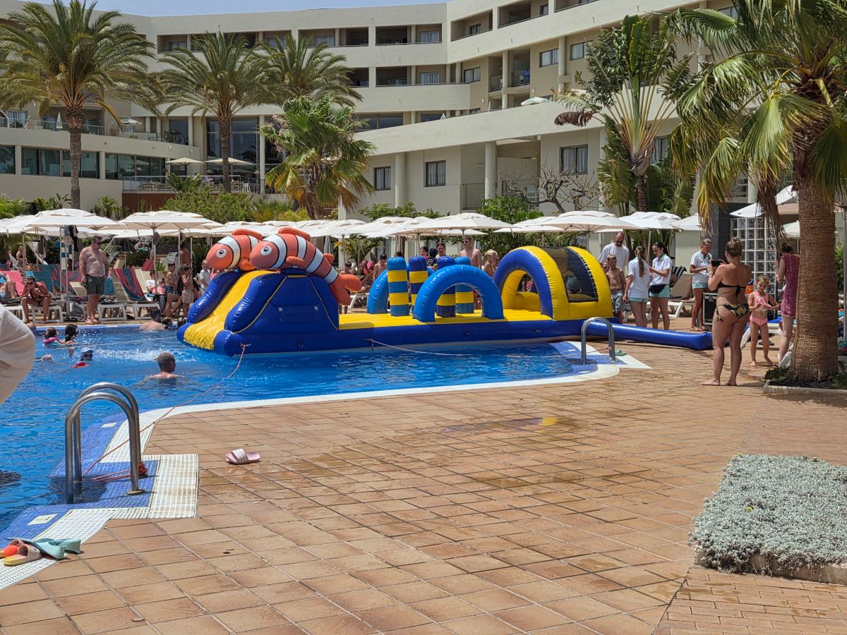Iberostar Waves Gaviotas Park-泳池