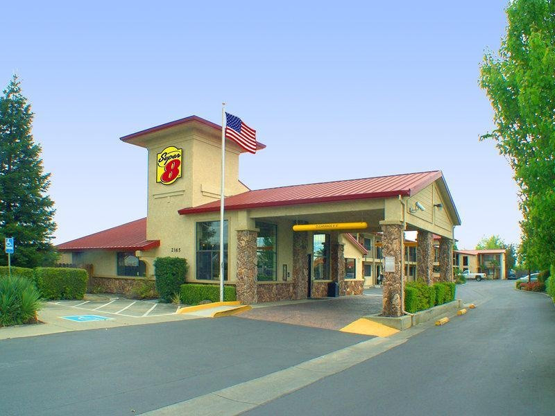 科宁速8酒店主图
