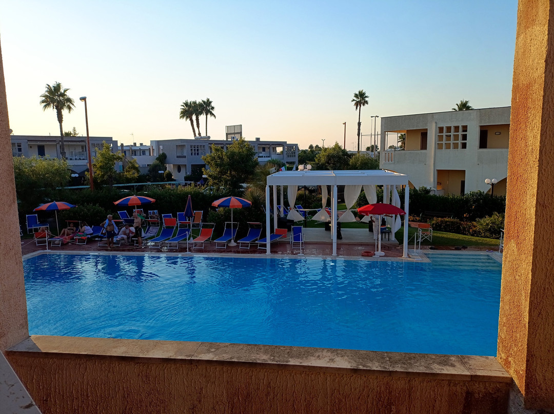 Sairon Village Pool And Beach主图