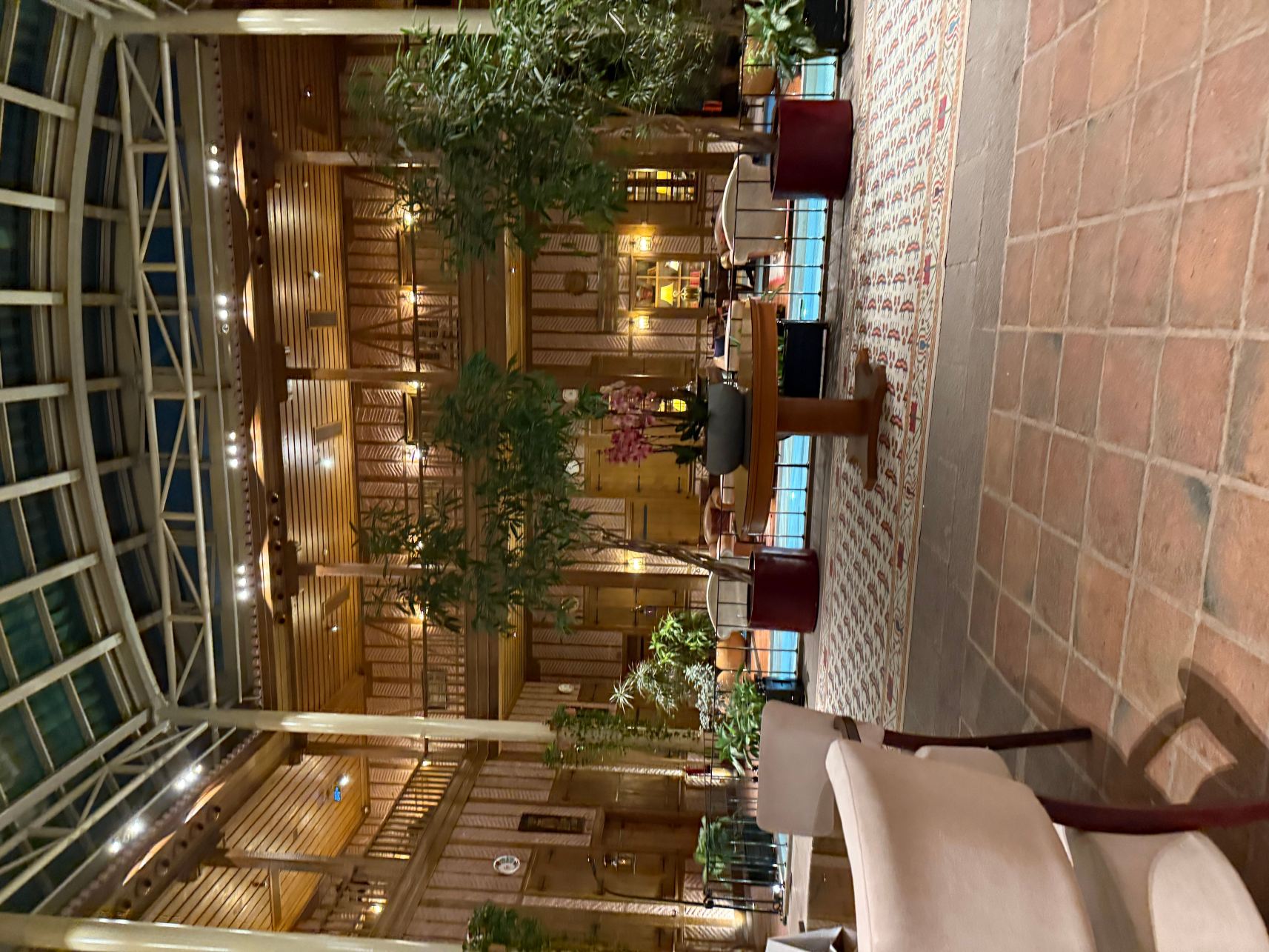 迪万卡拉汉酒店-旅行者