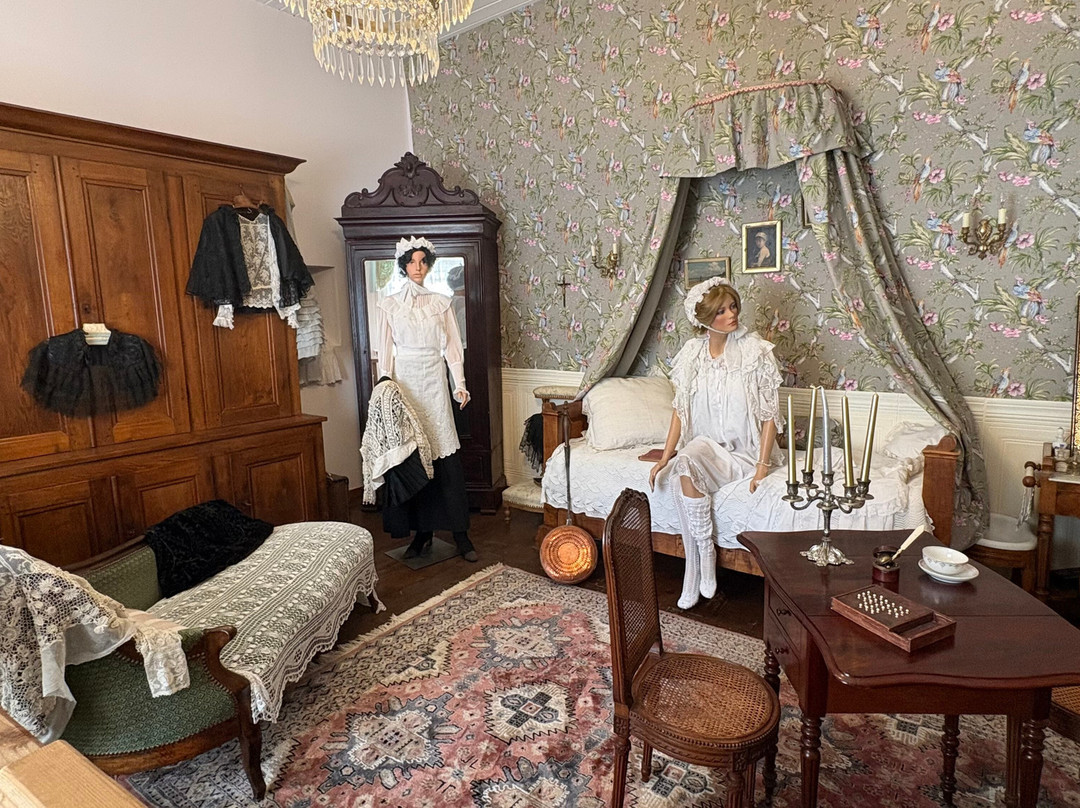 Musée du Costume et  des traditions comtoises-Ornans必去景点