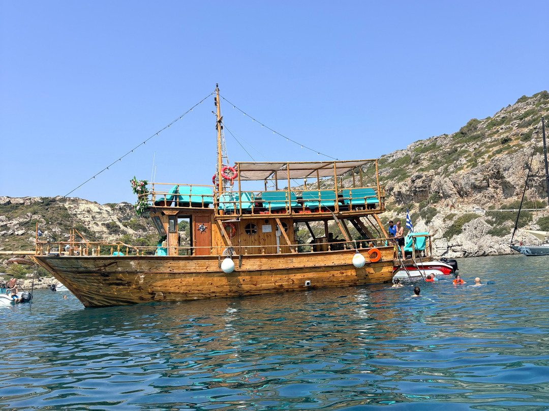 𝗕𝗹𝘂𝗲 𝗟𝗶𝗴𝗵𝘁 𝗪𝗮𝘁𝗲𝗿𝘀𝗽𝗼𝗿𝘁𝘀 𝗥𝗵𝗼𝗱𝗲𝘀-Afandou必去景点