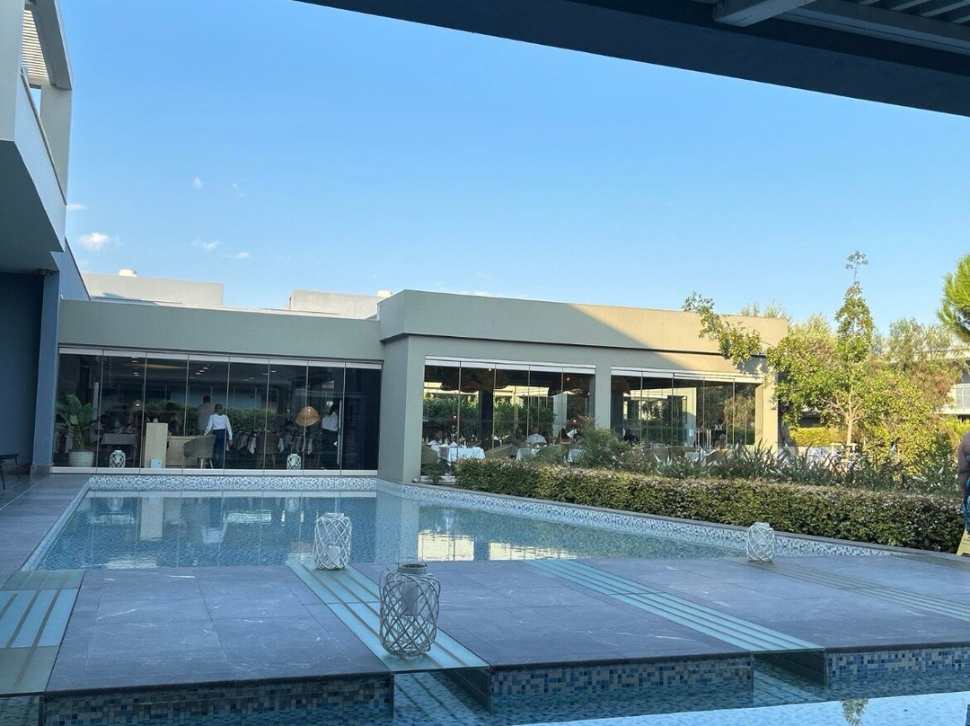 堆森西玛蓝湖宫酒店主图