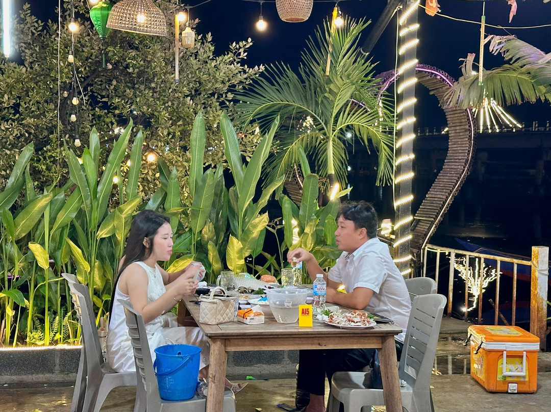Hải Sản Bến Thuyền Cầu Mới - Cam Lâm