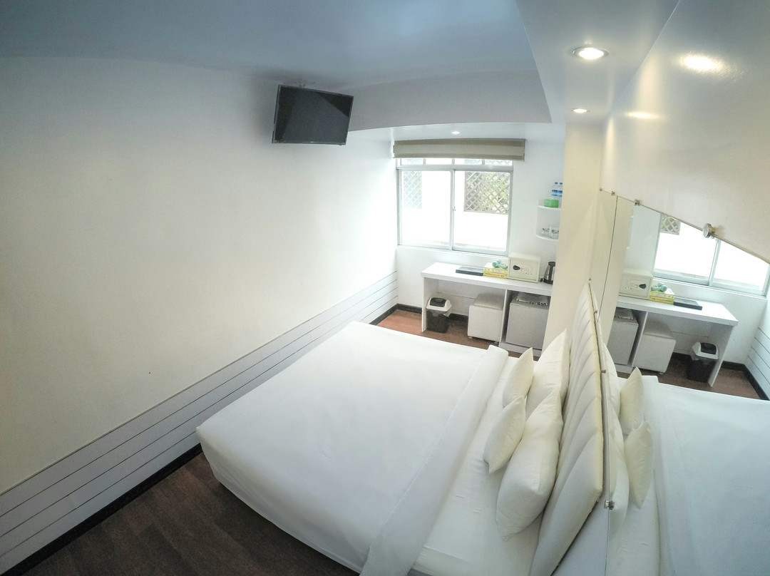 Pabedan酒店住宿-三叶草城市中心酒店