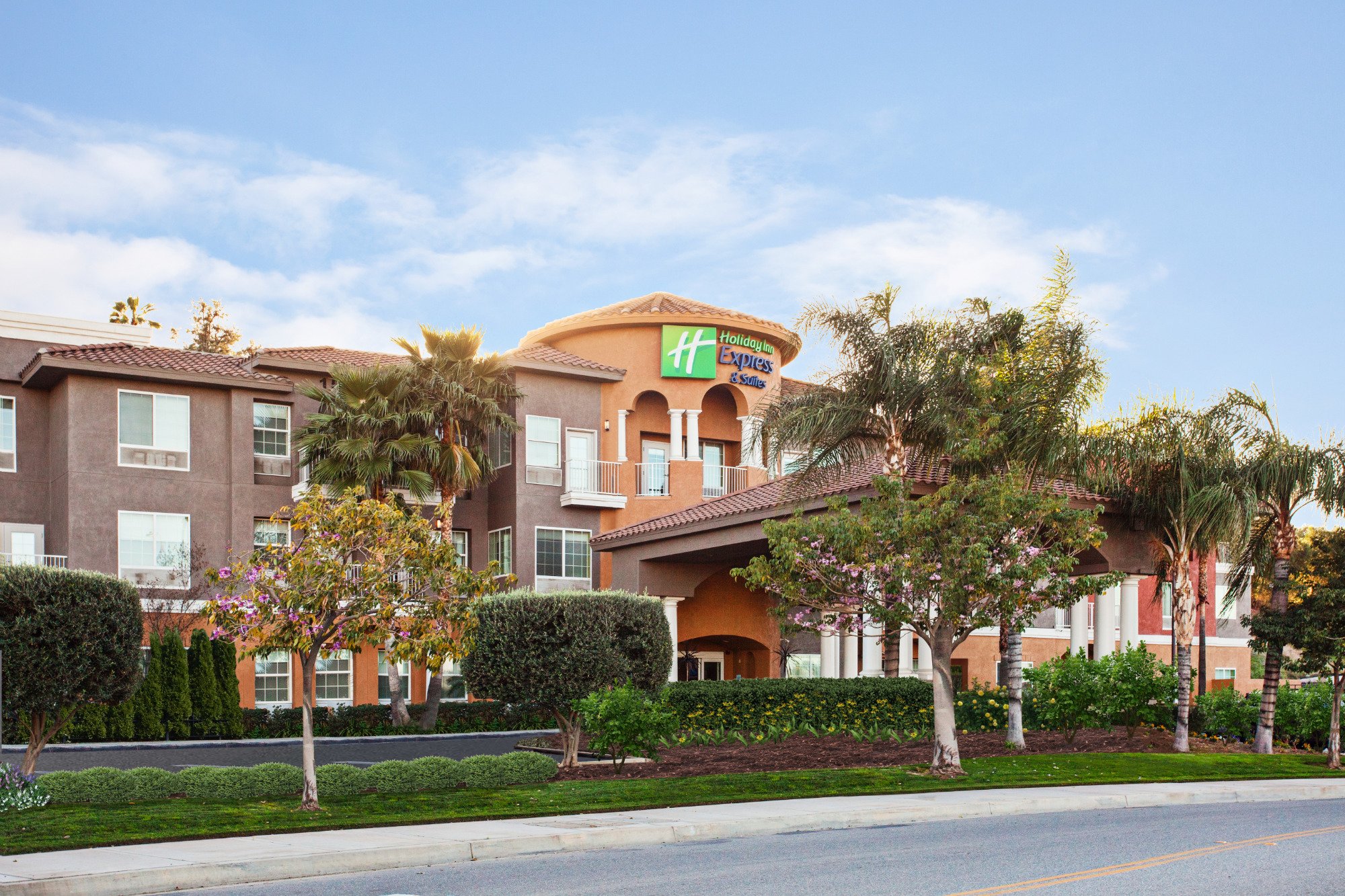 Holiday Inn Express & Suites Corona By IHG-官方