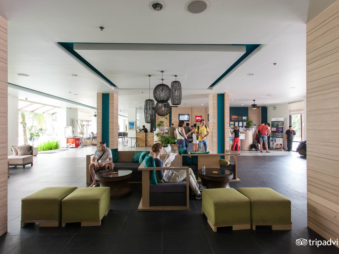 普吉岛宜必思卡塔酒店