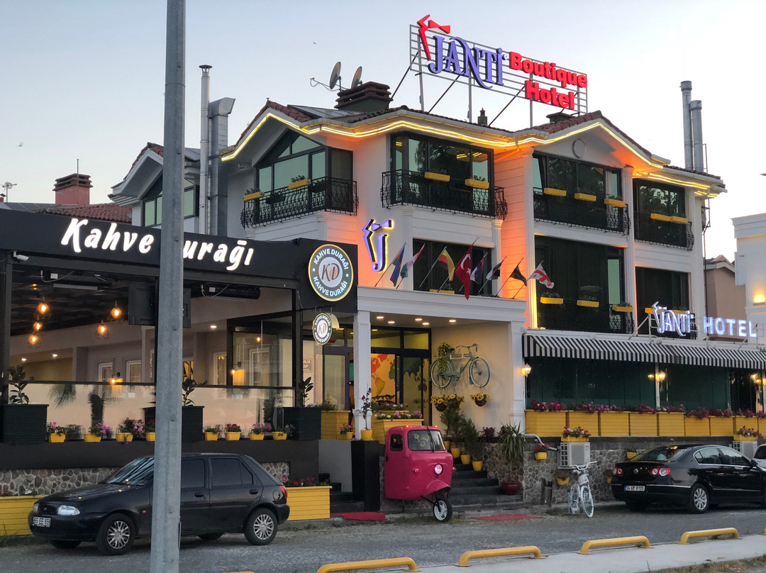 Janti Boutique Hotel & Cafe Brunch