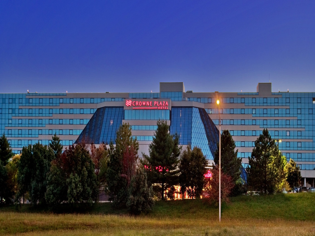 圣路易斯机场皇冠假日酒店主图