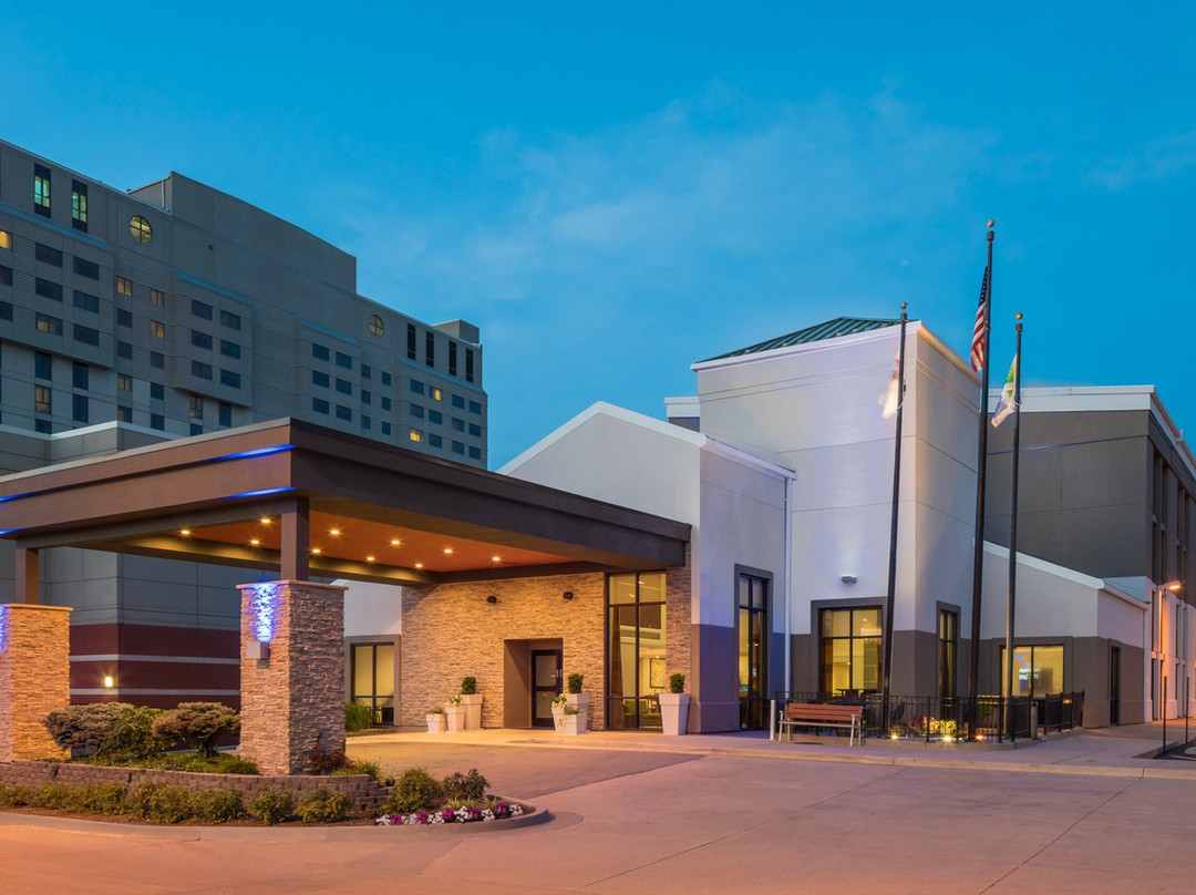 Holiday Inn Express & Suites Springfield By IHG