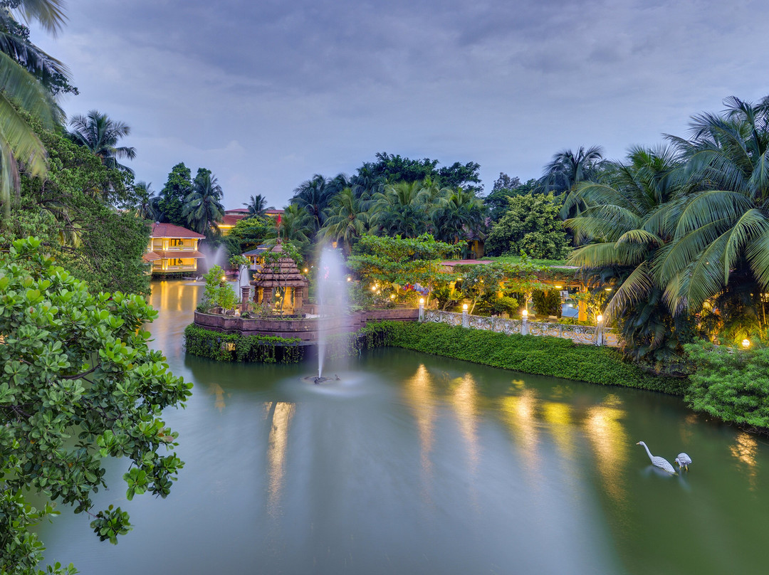 梅菲尔礁湖酒店主图