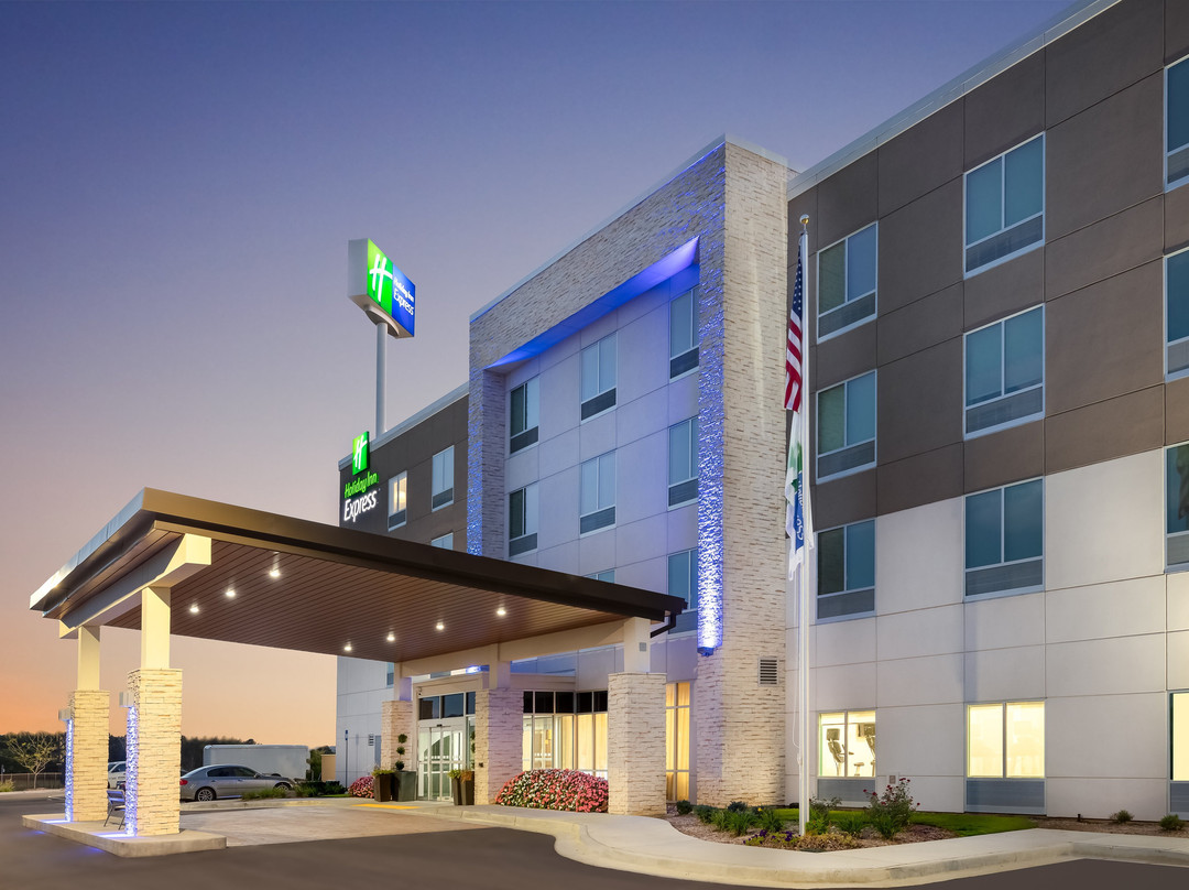Holiday Inn Express Calhoun South by IHG
