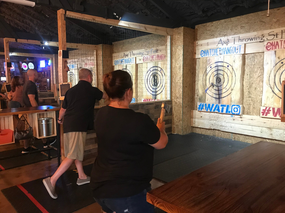 Hatchet Hangout - Axe Throwing St Pete-圣彼德斯堡必去景点