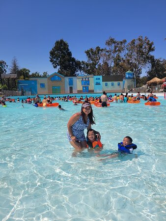 Six Flags Hurricane Harbor Concord-康科德必去景点