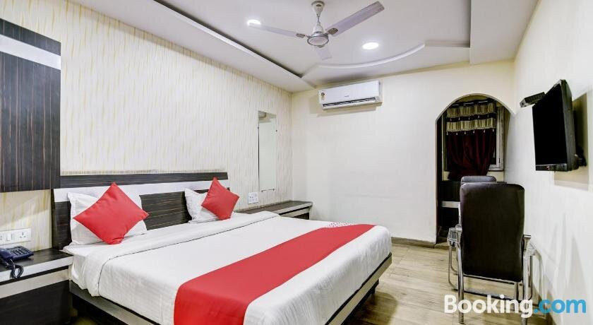 OYO 39372 Hotel Royal Palace