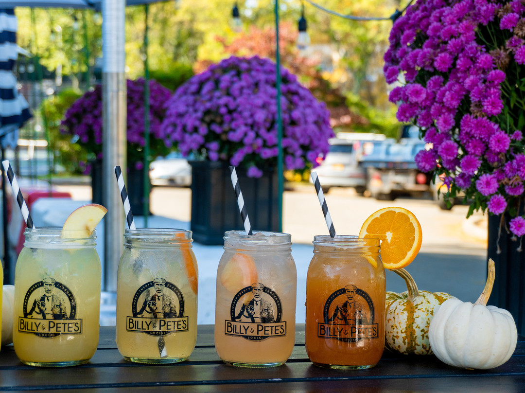 Billy & Pete's Social