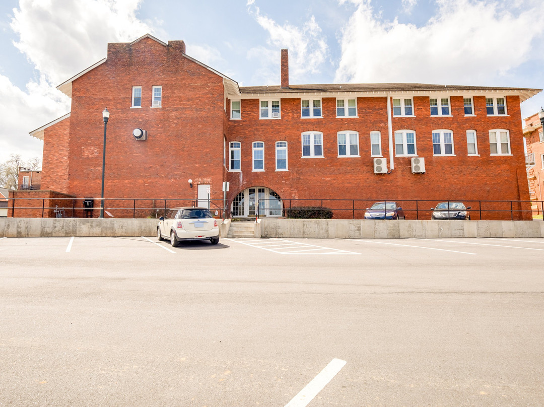 The Belmont Inn by OYO主图