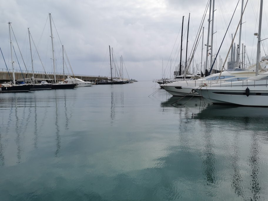 Puerto De Badalona景点图片