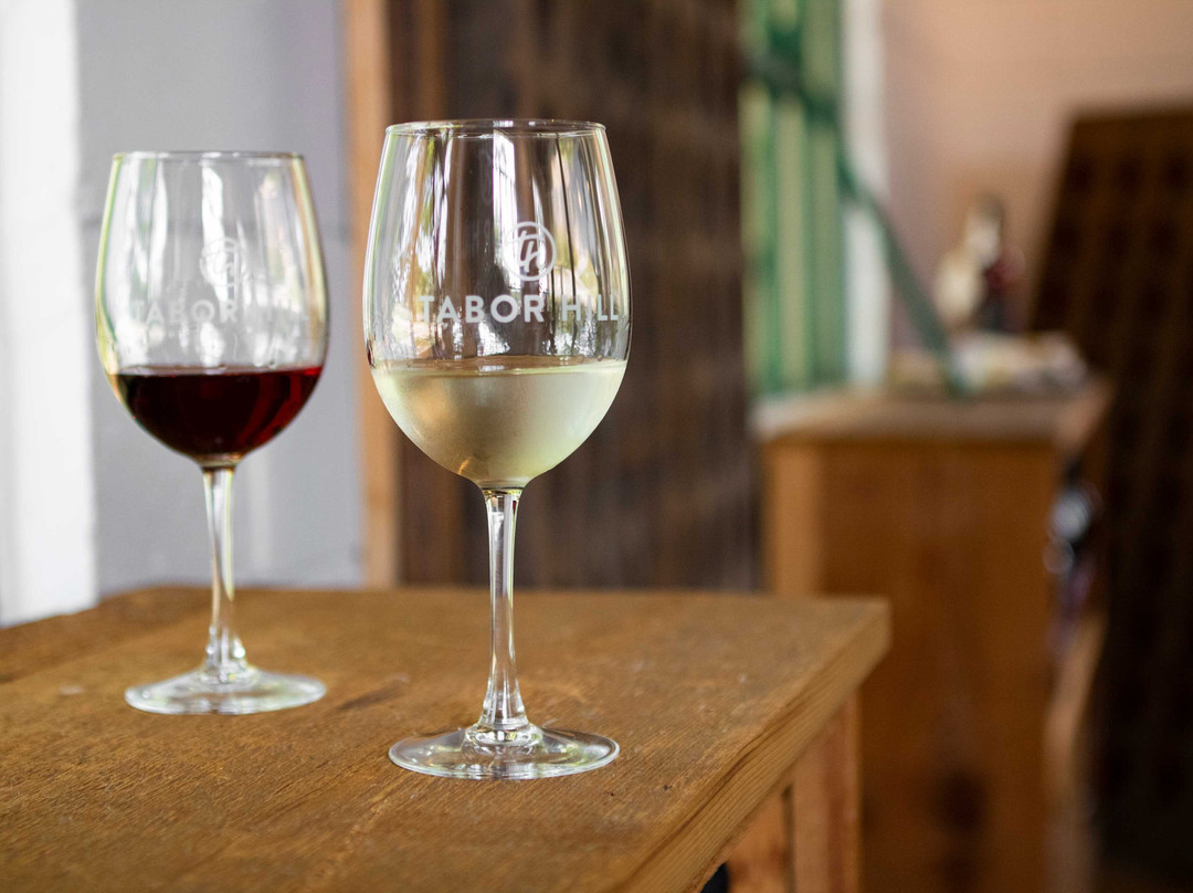 Tabor Hill Winery - Tasting Room景点图片