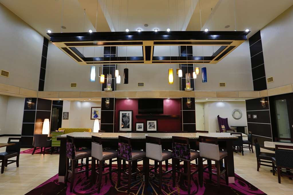 Hampton Inn & Suites Missouri City主图