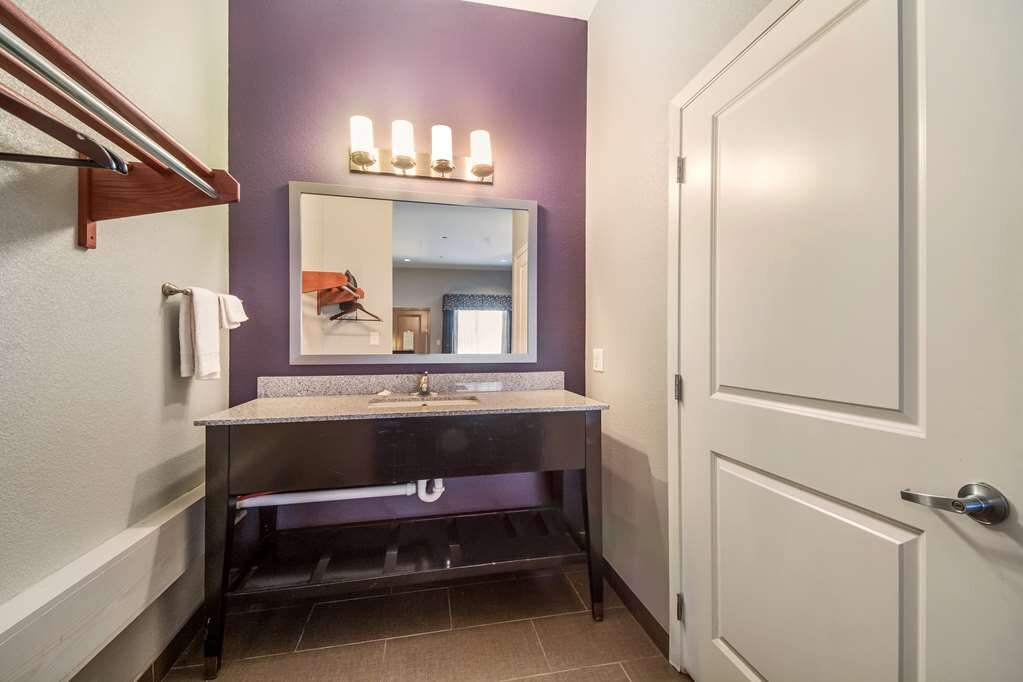 普莱森顿骑士旅馆贝尔蒙特客栈及套房酒店主图