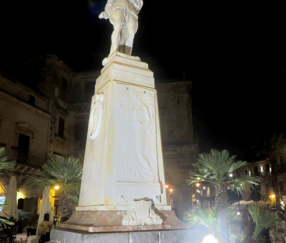 Monumento ai Caduti per il 25 aprile-莫迪卡必去景点