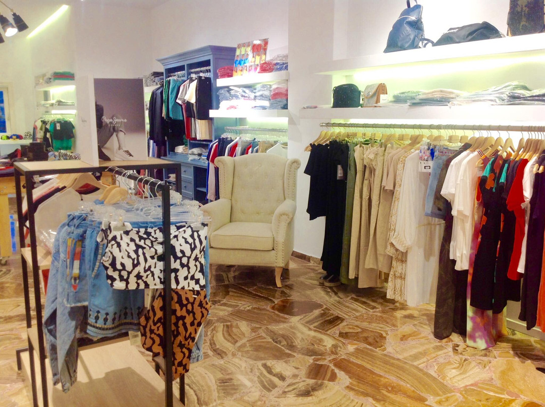Segno - Clothes & Accessories-Piso Livadi必去景点