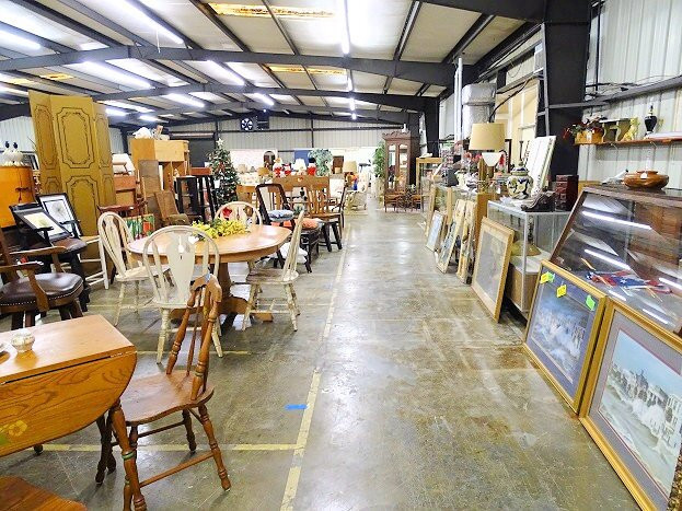 Antiques And More景点图片