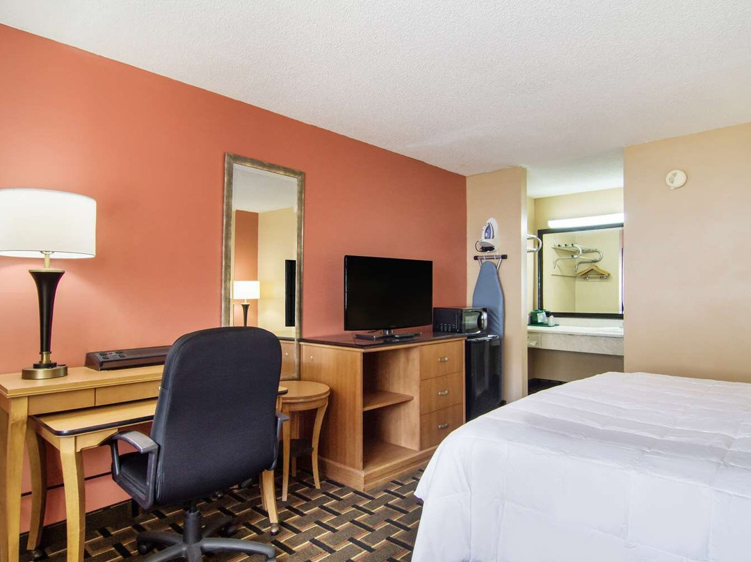 Americas Best Value Inn Darien主图