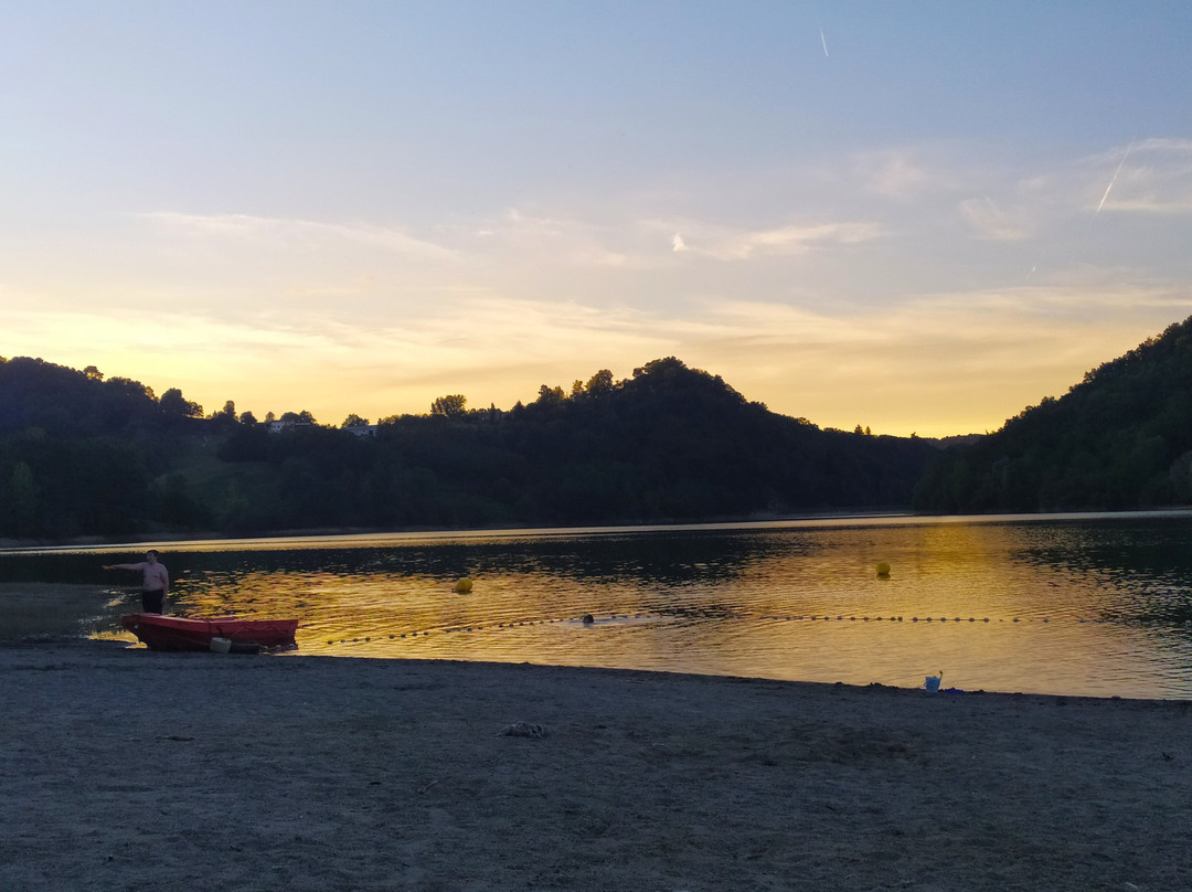 Lac de Mondely-La-Bastide-de-Serou必去景点