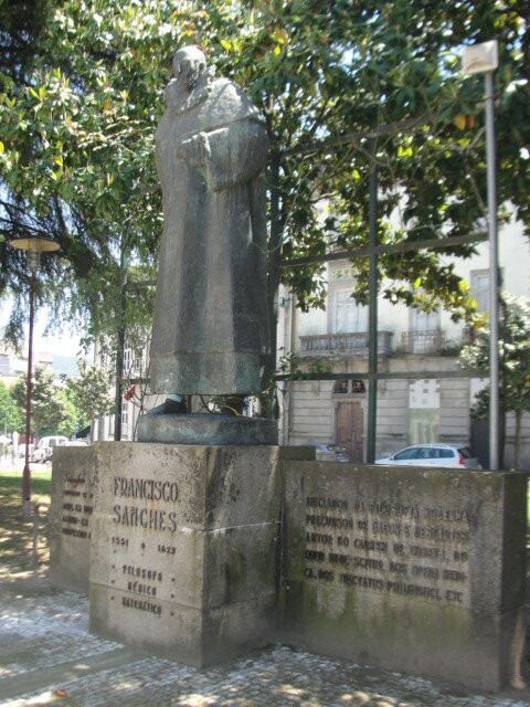 Estatua a Francisco Sanches景点图片