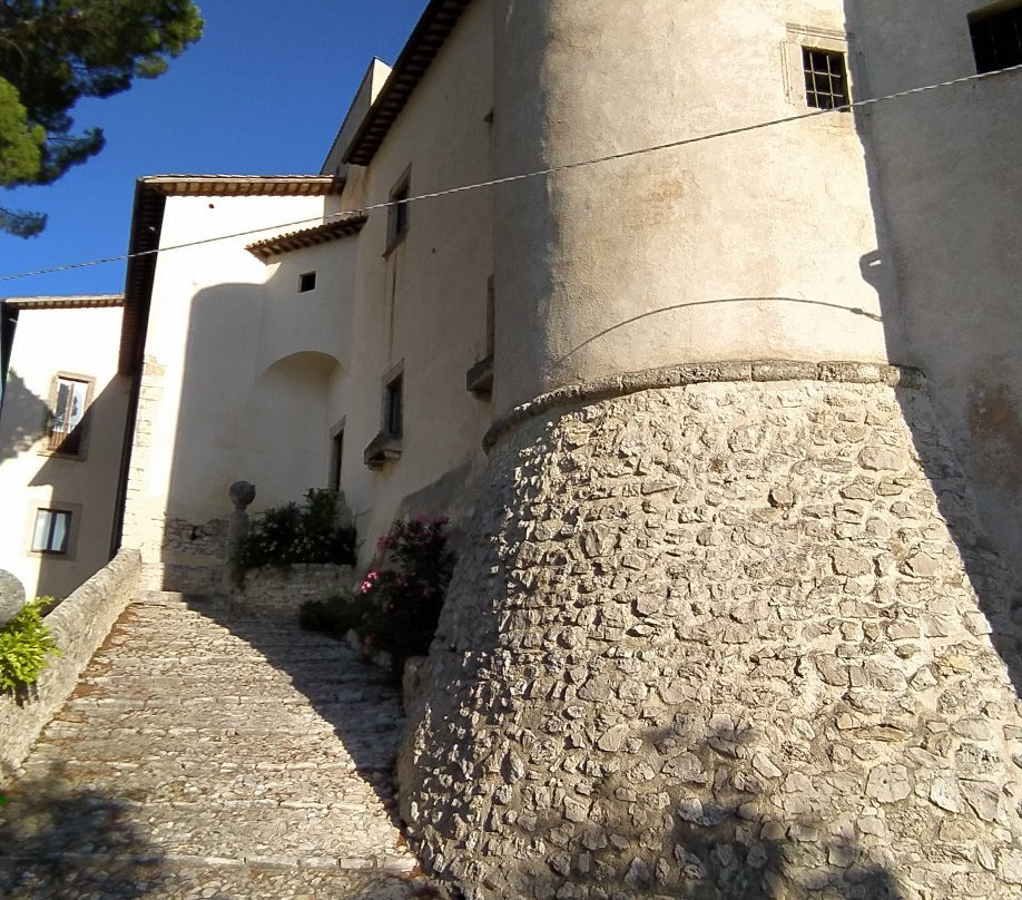 Castello Baronale Orsini Naro-Mompeo必去景点