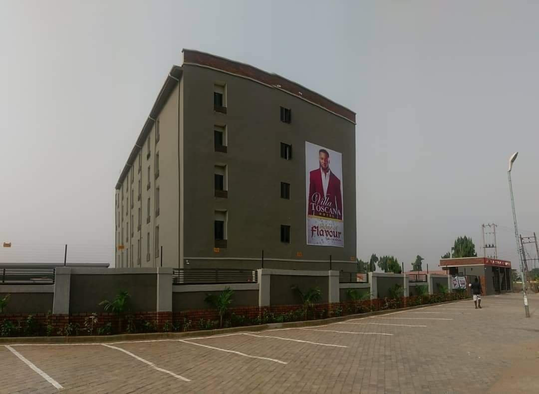 Villa Toscana Hotel Asaba主图