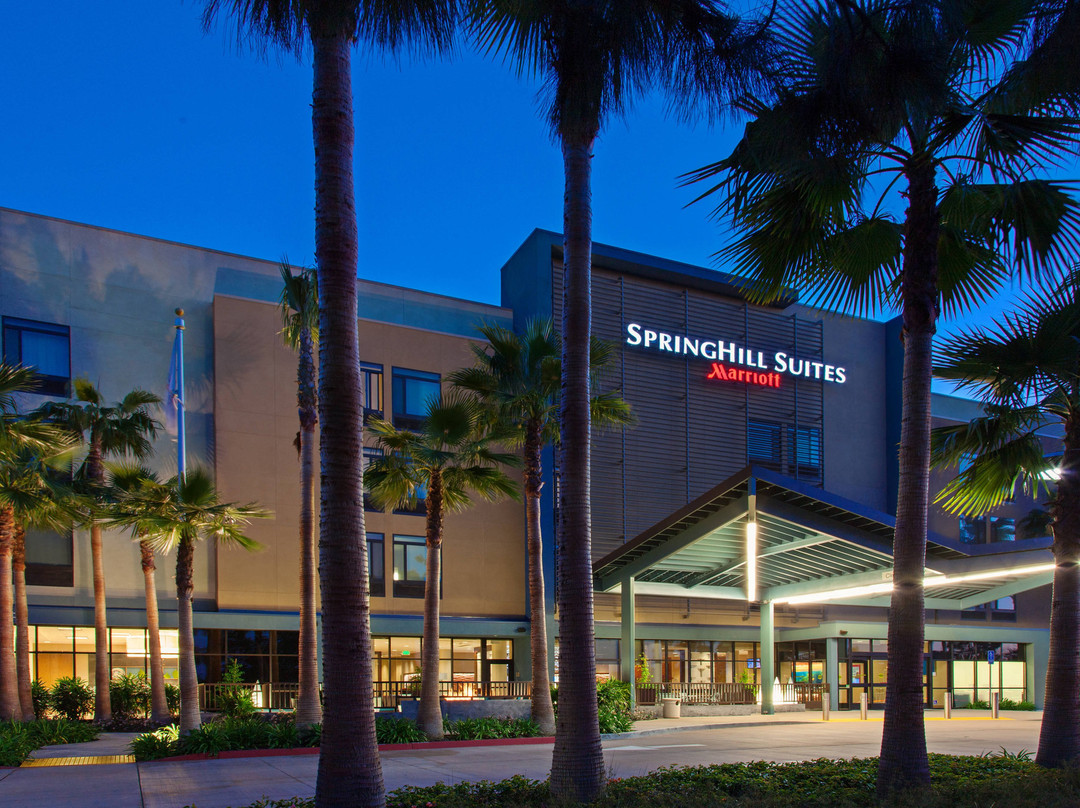 万豪阿纳海姆春季山丘套房酒店主图