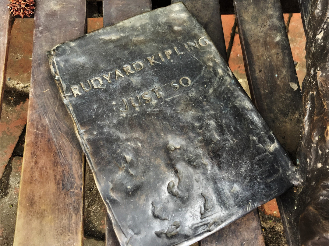 Kipling Statue景点图片