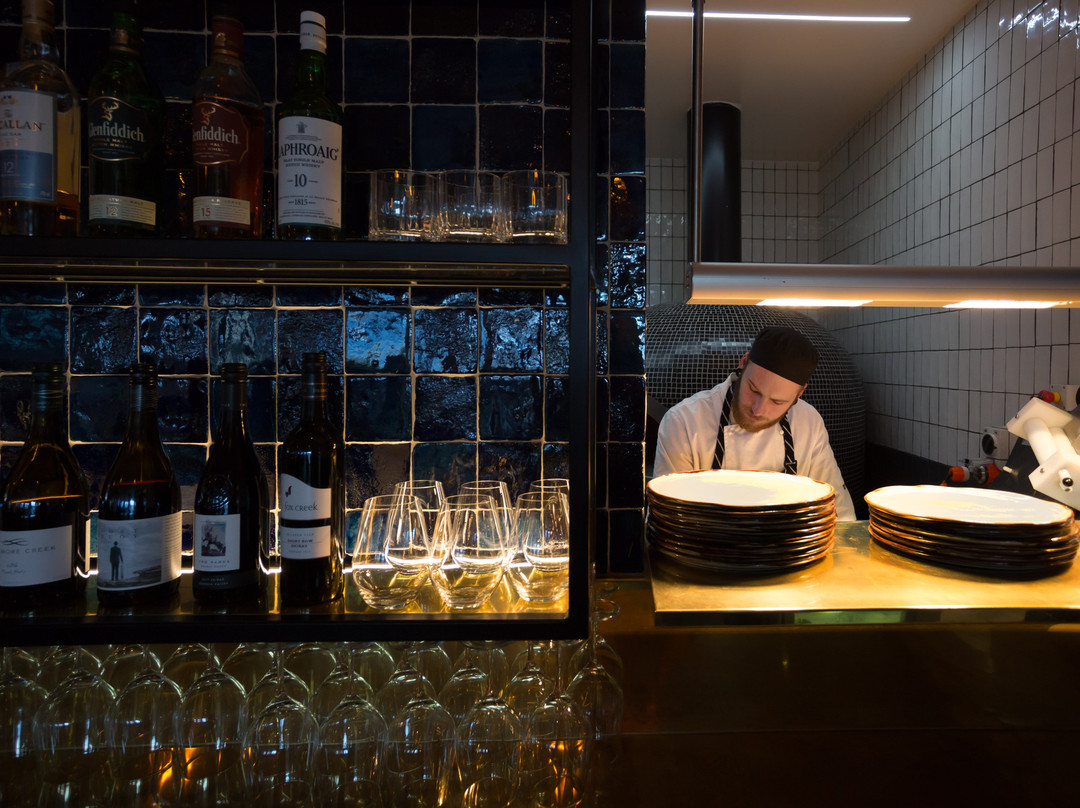 Shoreline Hotel主图